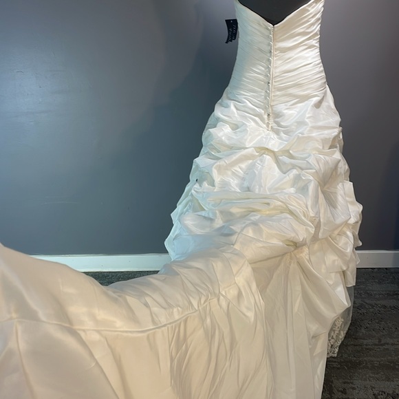 Allure Bridals size 10 ivory wedding lace taffeta gown - Picture 15 of 17